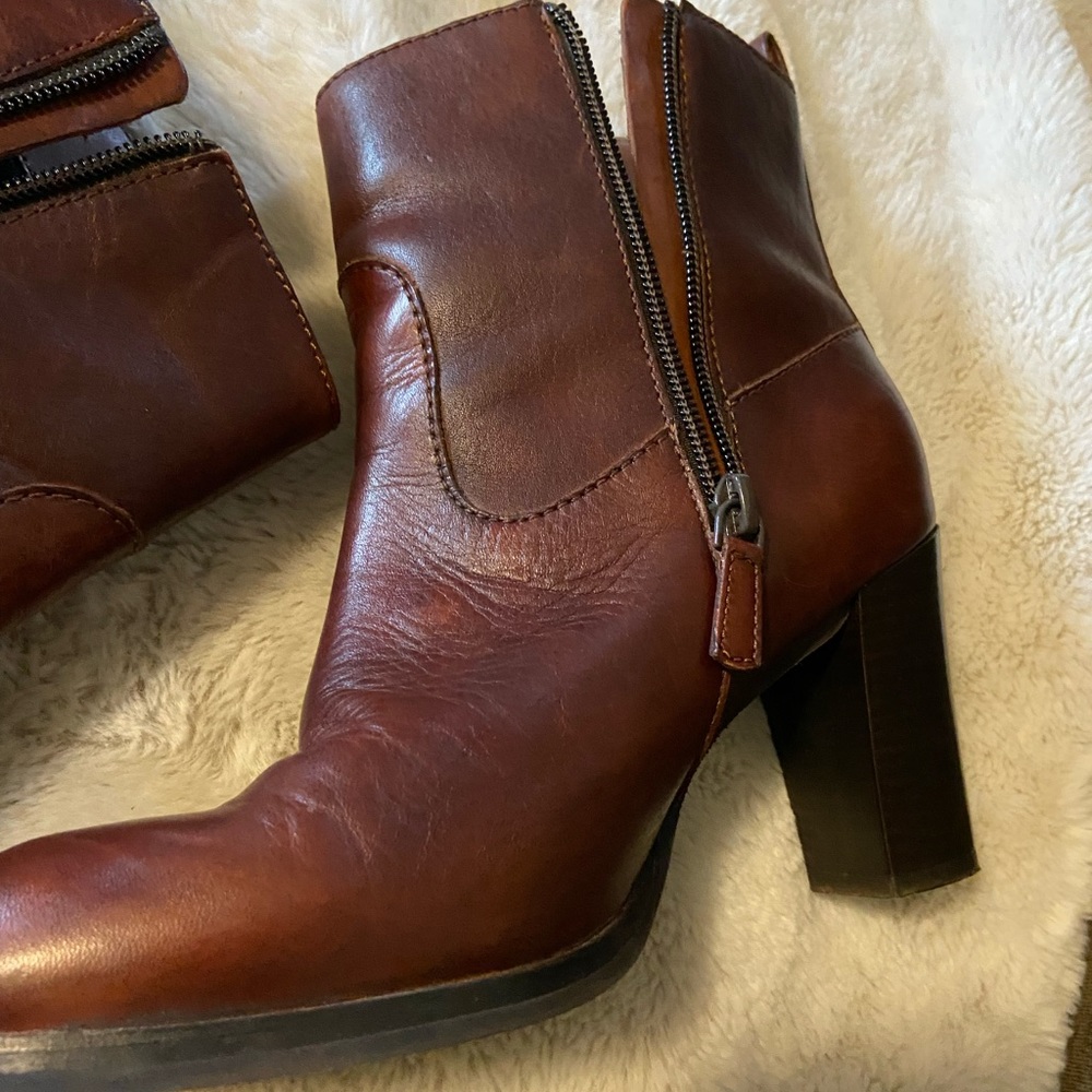 Size 7 wine red Cole Haan leather ankle boots - Picture 3 of 14